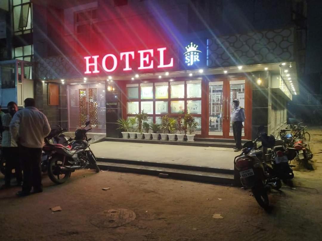 Hotel Sjr Varanasi Exterior photo