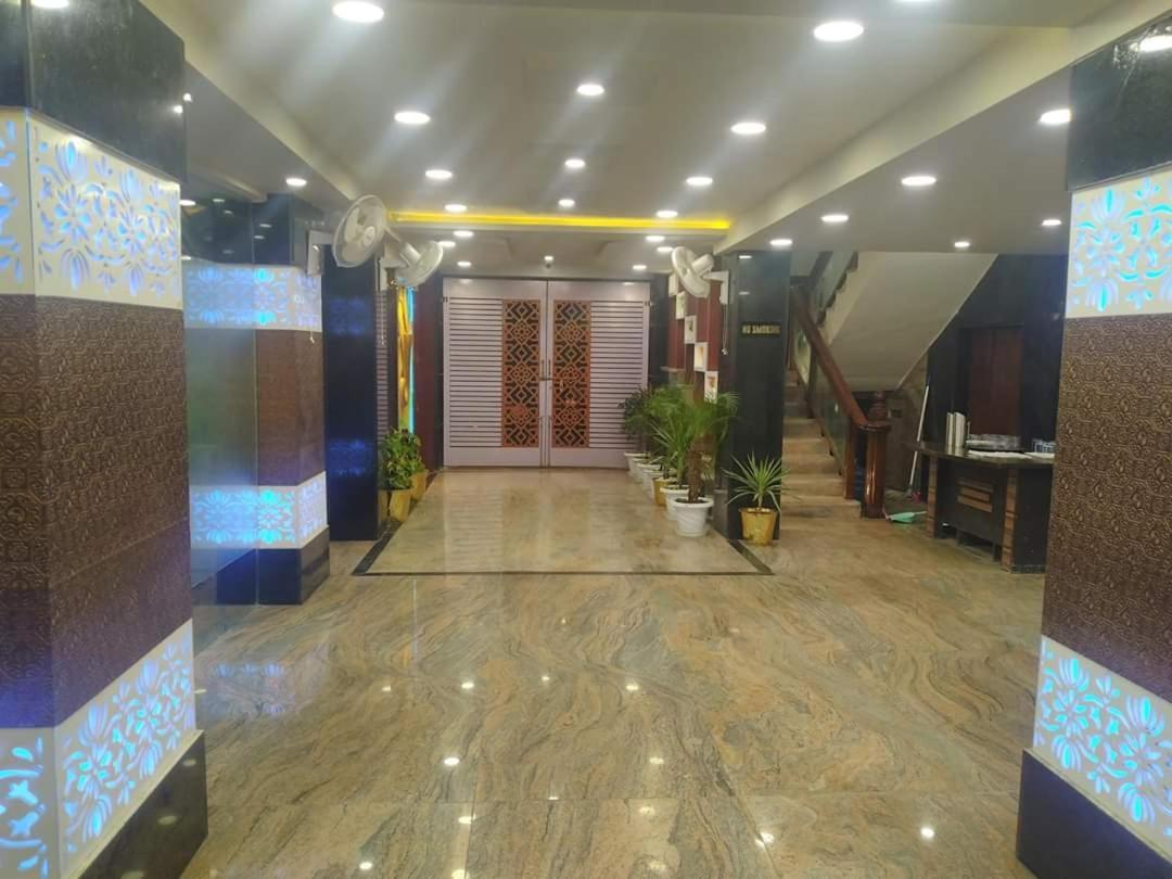 Hotel Sjr Varanasi Exterior photo